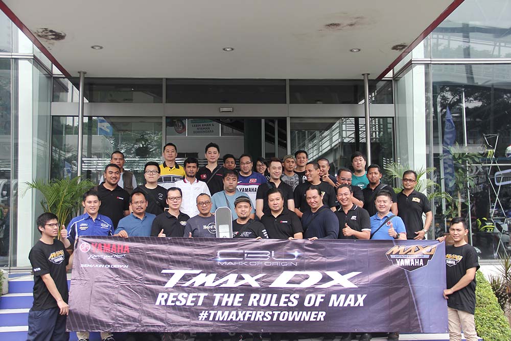 Foto bersama TMAX First Owner di Yamaha Flagship Shop 