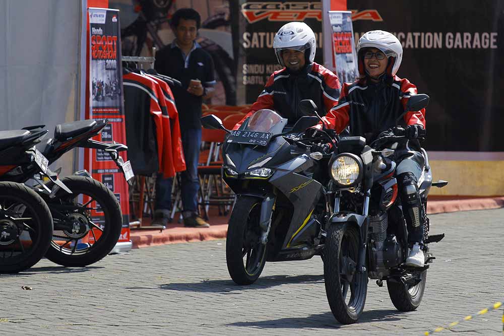 Lady bikers test ride Verza terbaru dalam CB150 Verza Saturdayride